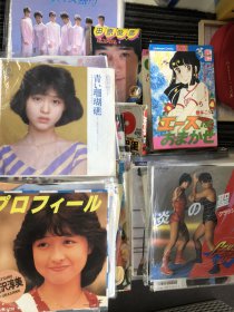 《レコード　カセットテープ買取ります》