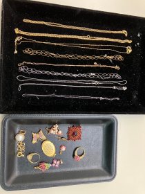 リサイクルショップリバース三原店　貴金属大量とCHANELイヤリング多数買取しました