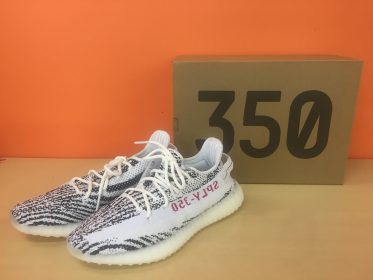 衝撃!! adidas アディダス yeezy boost 350 v2 ゼブラカラー 買取しました～～！！スポーツ強化買取中！！ NIKE リーボック プーマ レア スニーカー ブーツ 靴 強化買取 ！