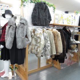 尾道店限定 メンズ 服飾品 まとめ売り 買取金額1.5倍!! レディース 毛皮･レザーコーナー完成