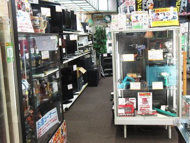 三原店売場リニューアル！！ 衣類 家電 工具 雑貨 骨董 何でもあります！！ お気軽にお越し下さいね！！