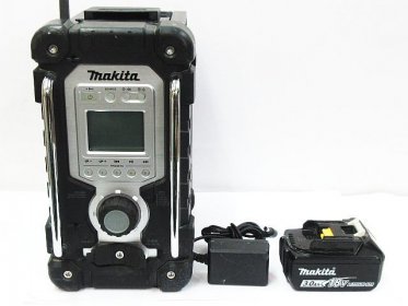 makita 防水防塵ラジオ MR103 ACアダプター + 18V 3.0Ah バッテリー買取りました！