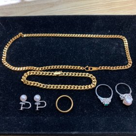 相場高騰中の金やプラチナの指輪とネックレス、ブレスレット買い取りました♪ リバース竹原店 換金 竹原市役所横