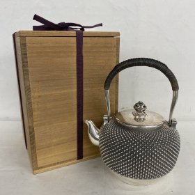 純銀製の銀瓶(湯沸かし)買い取りました♪ 遺品整理などで骨董品、茶道具の査定はリバース尾道・三原・東広島店へご相談ください！！