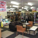リサイクルショップ リバース東広島店 11月 売場リニューアル♪ 古着 衣類 服飾 家電製品 工具 ブランド陶器 腕時計 靴 かばん 帽子 カープグッズ