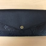 ルイヴィトンの最新モデルの中古品、二つ折り財布入荷しました♪